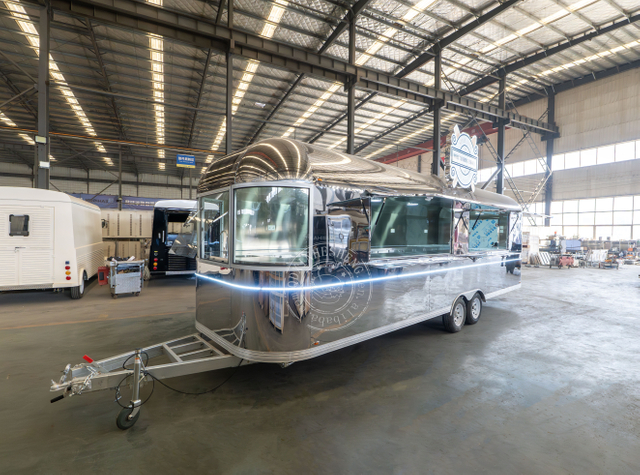 8 Meter Mobile Food Truck High Capacity Catering Trailer for Sale