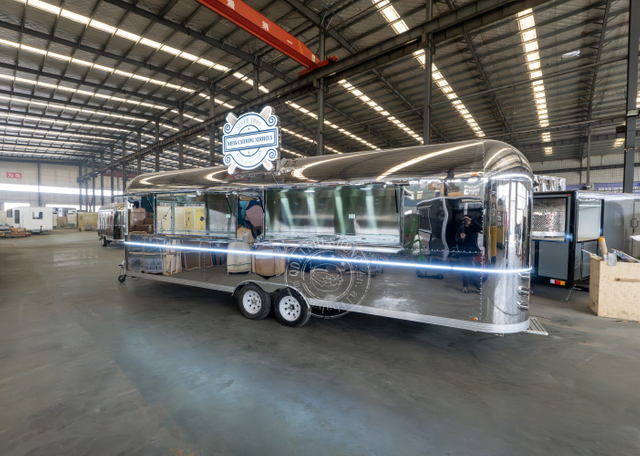 8 Meter Mobile Food Truck High Capacity Catering Trailer for Sale